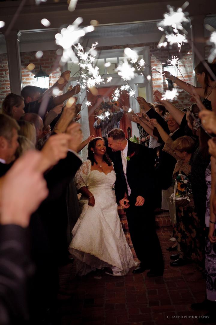 Houston Wedding Photographer, Texas Wedding Photography, Photobooth, Oakwind Bed & Breakfast, Alvin, Country Wedding, Sunset Wedding, Horseshoe cake, Aggie