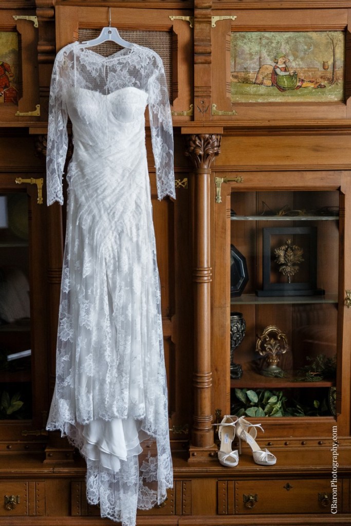 C. Baron Photography, Houston Wedding Photographer, Hotel Julien, Dubuque Iowa, red, historic, boutique hotel, Al Capone, Monique Lhuillier. lace