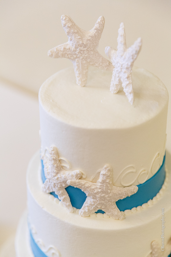 C. Baron Photography, Galveston Wedding Photographer, Hotel Galvez and Spa, blue, Christmas, December, Downtown Blooms, groom, bride, couple, seawall, waves, starfish, veil, umbrella, Pleasure Pier, rain, candy bar, beach