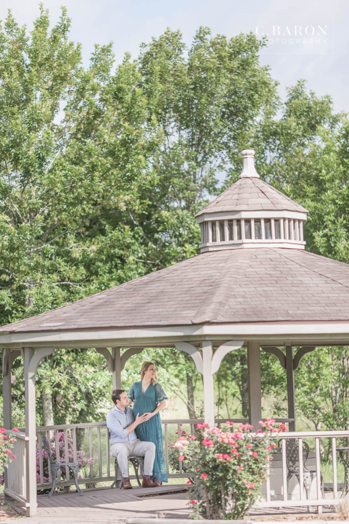 Pretty Maternity session at Lavender Farm near Houston Texas