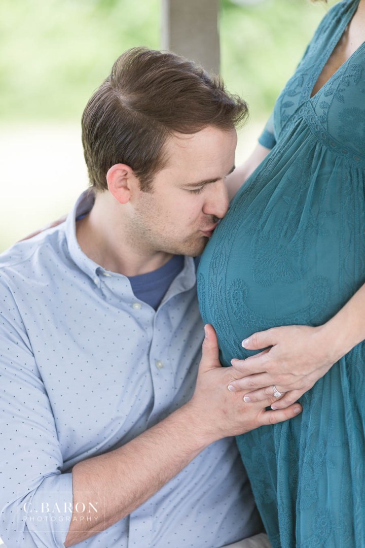 Pretty Maternity session at Lavender Farm near Houston Texas