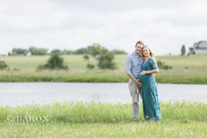 Pretty Maternity session at Lavender Farm near Houston Texas