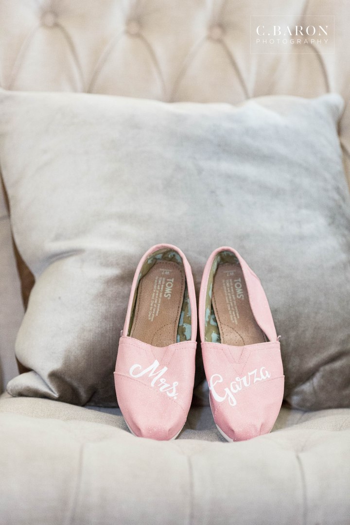 Pretty summer Big Sky Barn Wedding in Montgomery Texas near Lake