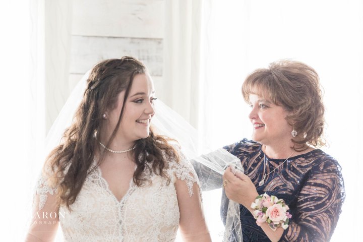 Pretty summer Big Sky Barn Wedding in Montgomery Texas near Lake