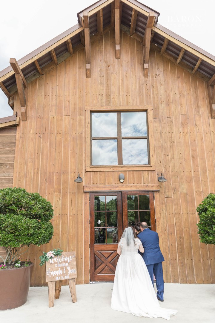 Pretty summer Big Sky Barn Wedding in Montgomery Texas near Lake