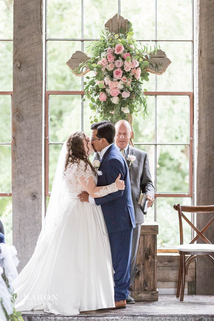 Pretty summer Big Sky Barn Wedding in Montgomery Texas near Lake