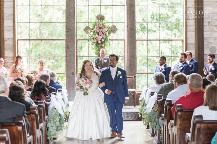 Pretty summer Big Sky Barn Wedding in Montgomery Texas near Lake