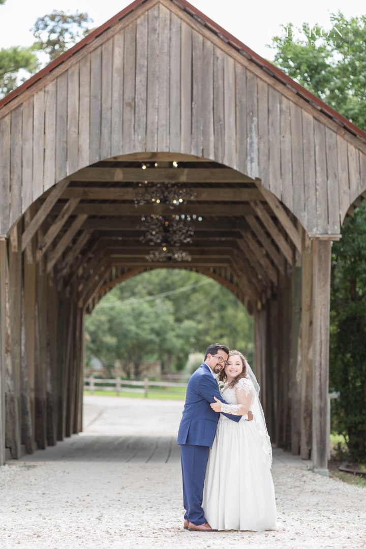 Pretty summer Big Sky Barn Wedding in Montgomery Texas near Lake
