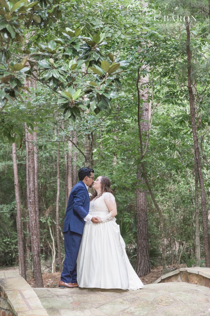 Pretty summer Big Sky Barn Wedding in Montgomery Texas near Lake