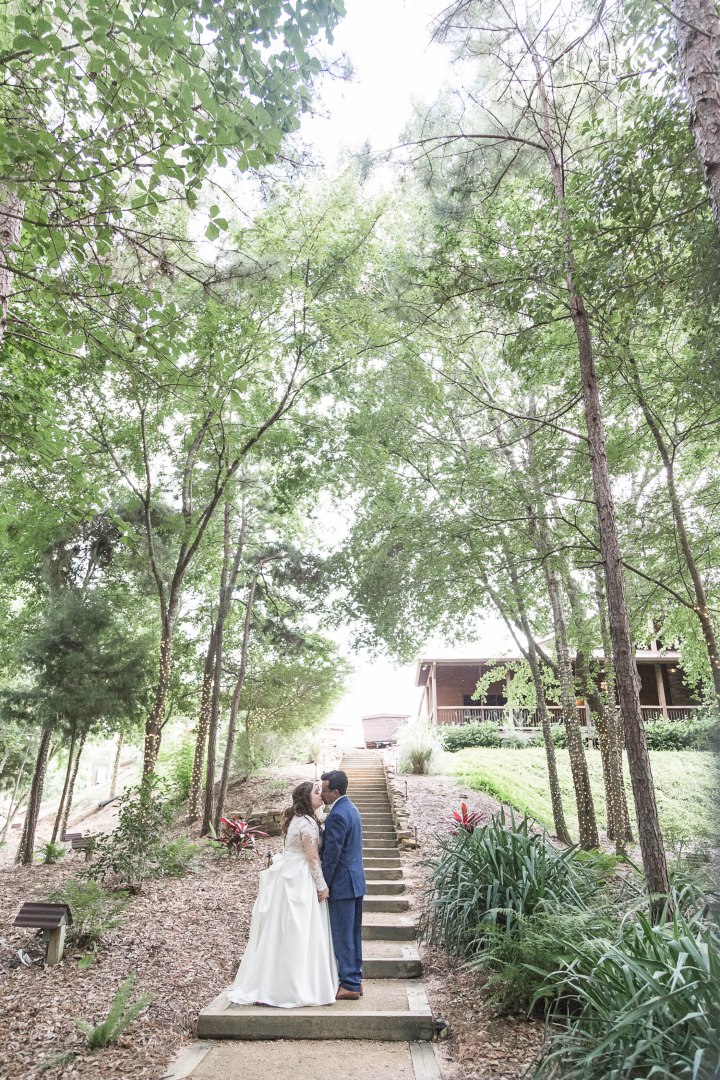 Pretty summer Big Sky Barn Wedding in Montgomery Texas near Lake