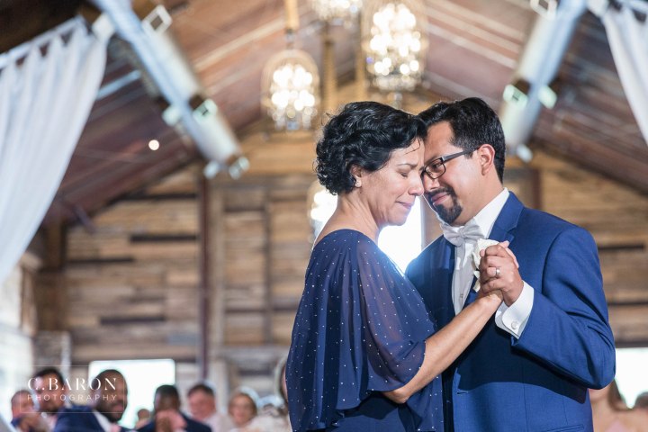 Pretty summer Big Sky Barn Wedding in Montgomery Texas near Lake