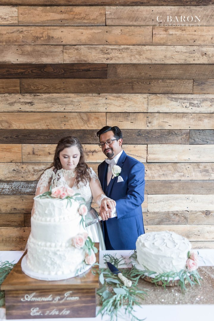 Pretty summer Big Sky Barn Wedding in Montgomery Texas near Lake