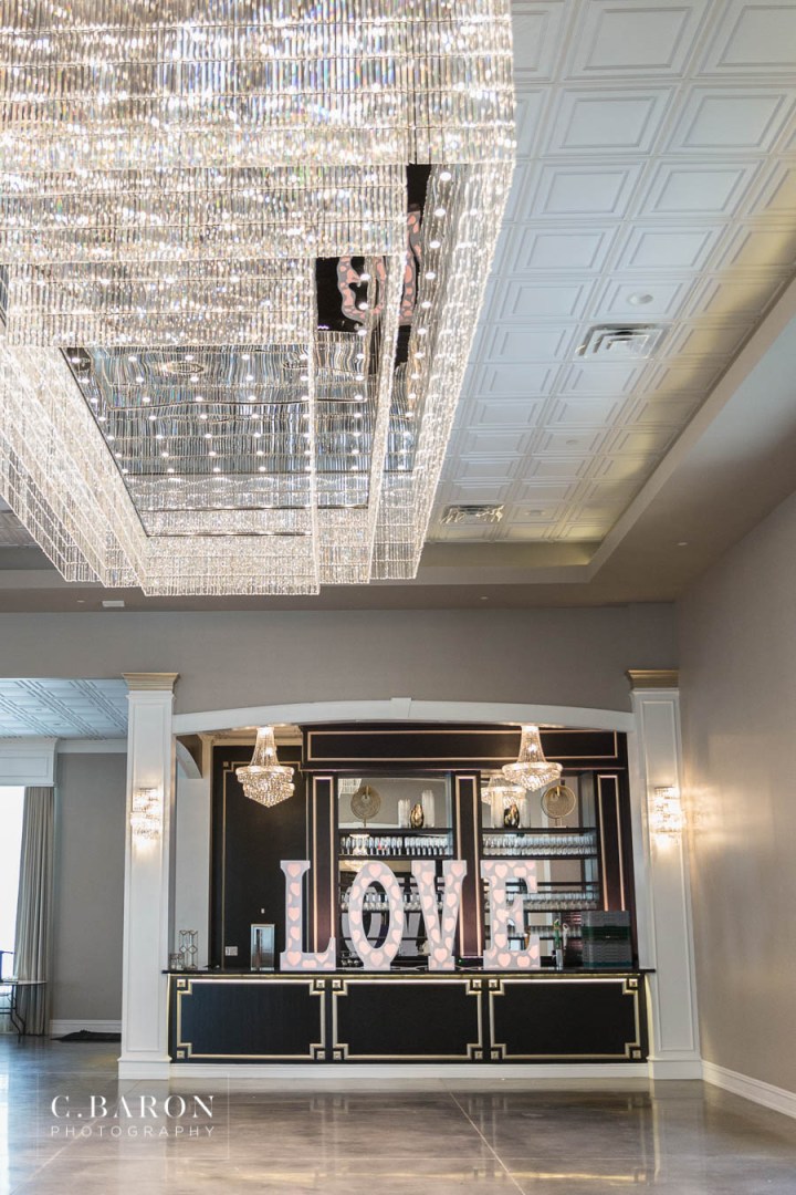 Gorgeous summer wedding editorial at Sandlewood Manor in Tomball