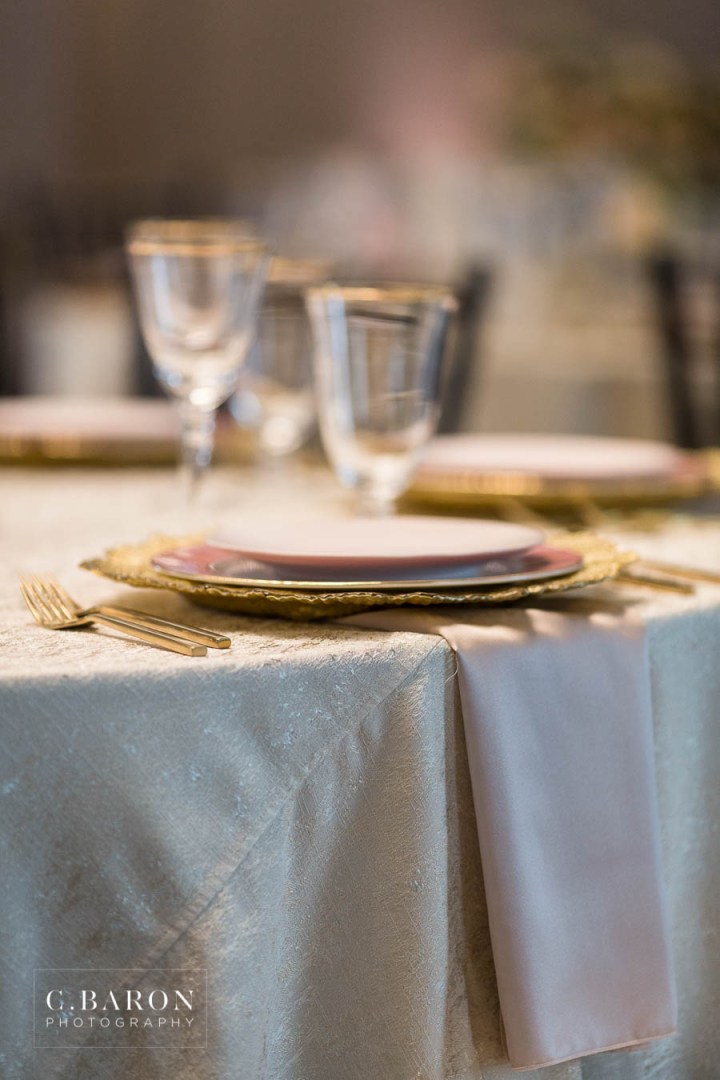 Gorgeous summer wedding editorial at Sandlewood Manor in Tomball