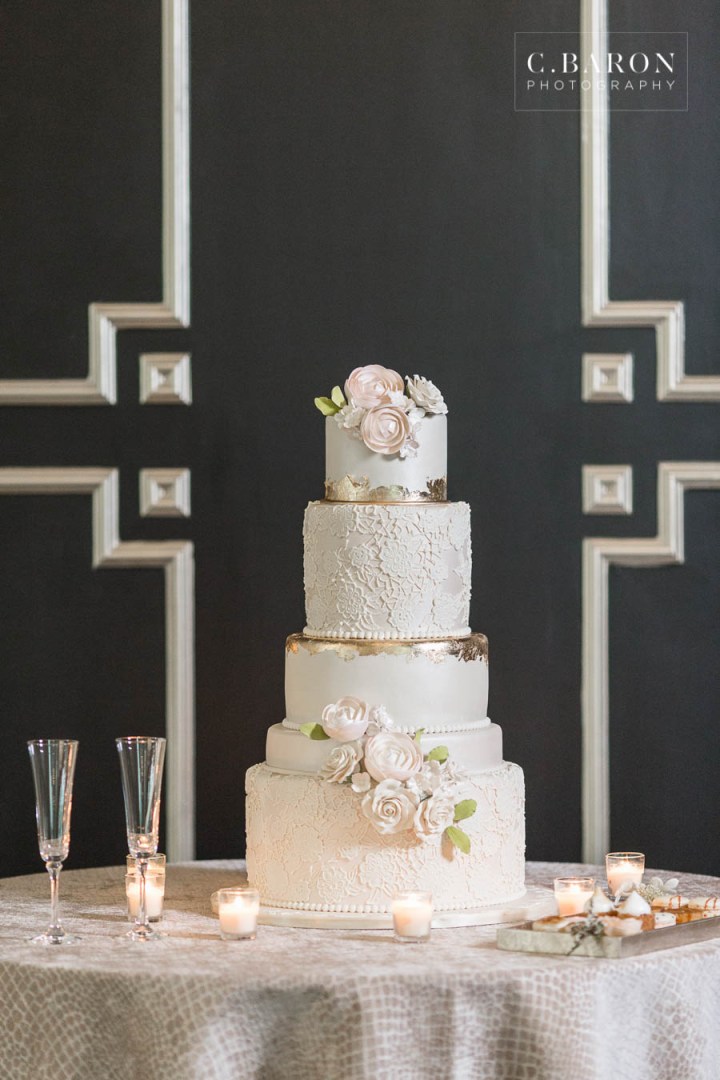 Gorgeous summer wedding editorial at Sandlewood Manor in Tomball