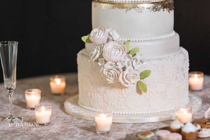 Gorgeous summer wedding editorial at Sandlewood Manor in Tomball