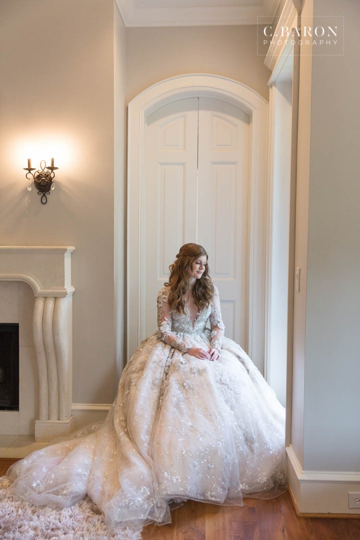 Gorgeous summer wedding editorial at Sandlewood Manor in Tomball