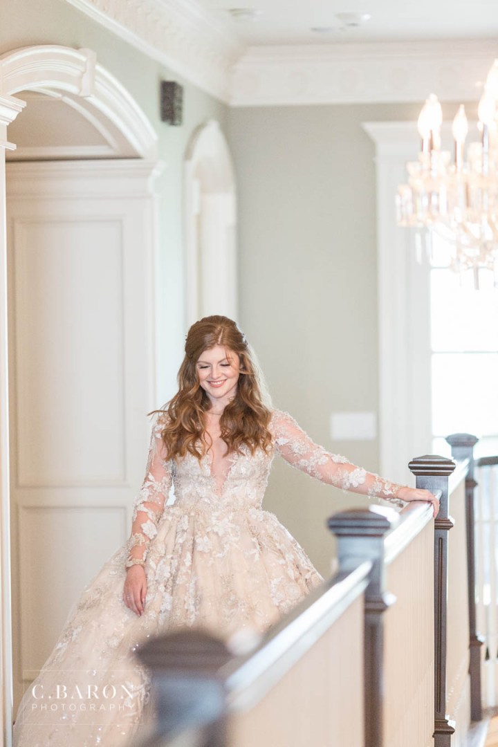 Gorgeous summer wedding editorial at Sandlewood Manor in Tomball