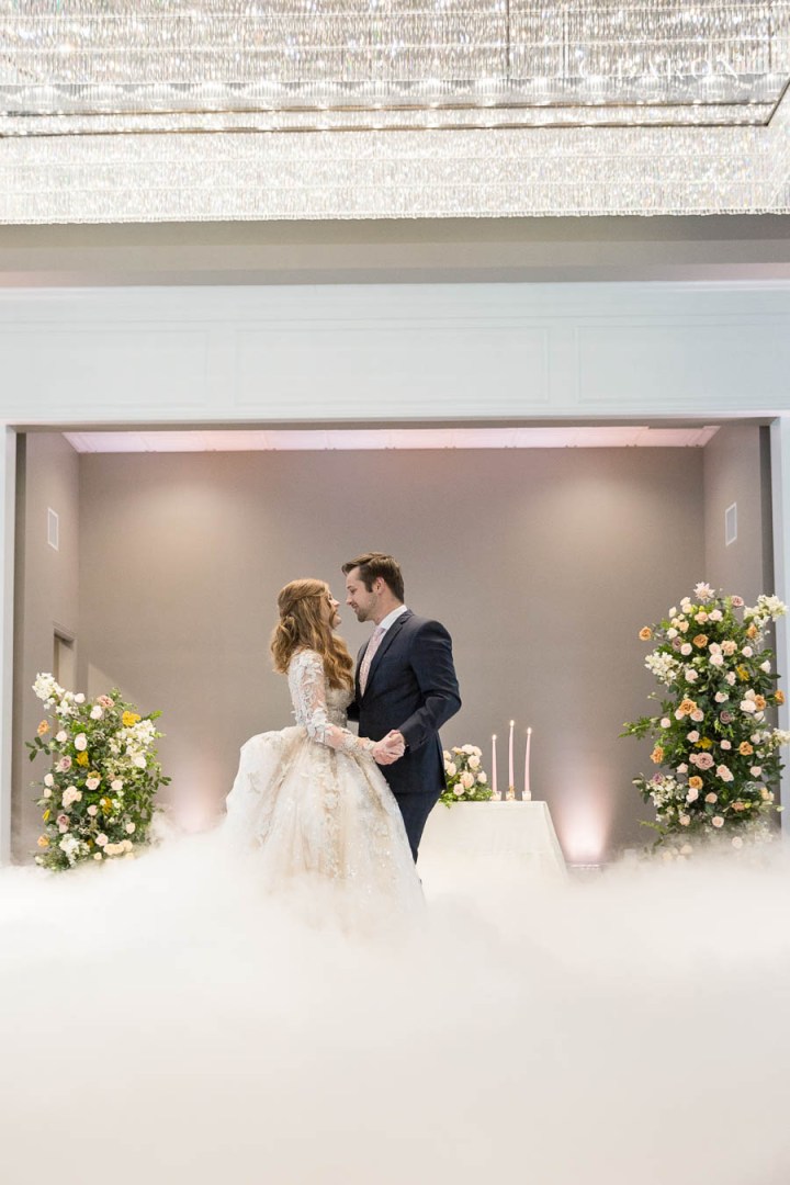 Gorgeous summer wedding editorial at Sandlewood Manor in Tomball