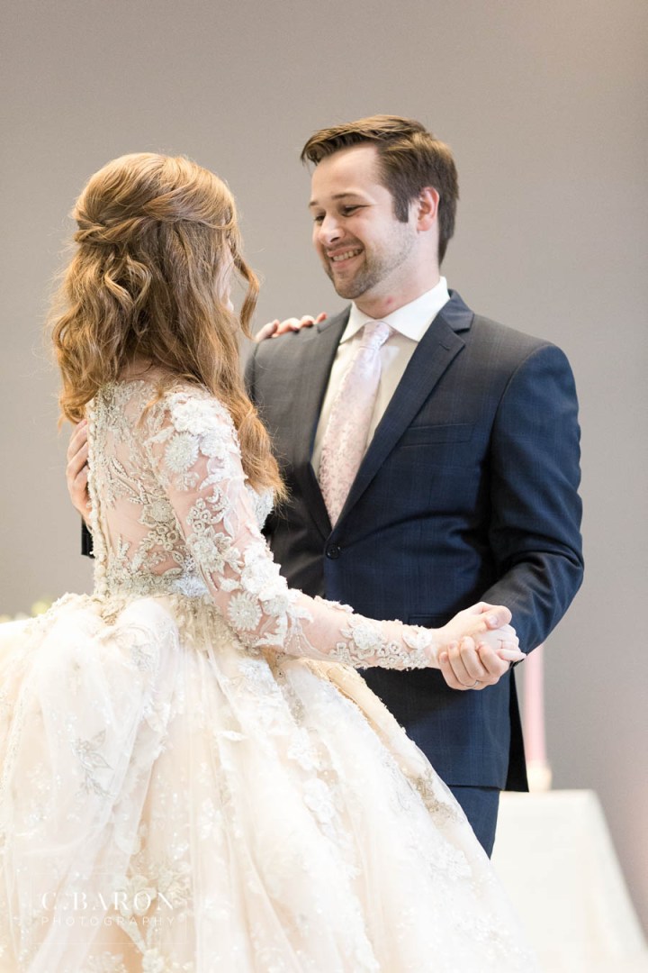 Gorgeous summer wedding editorial at Sandlewood Manor in Tomball