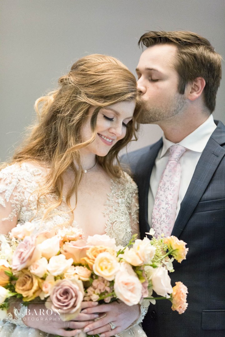 Gorgeous summer wedding editorial at Sandlewood Manor in Tomball