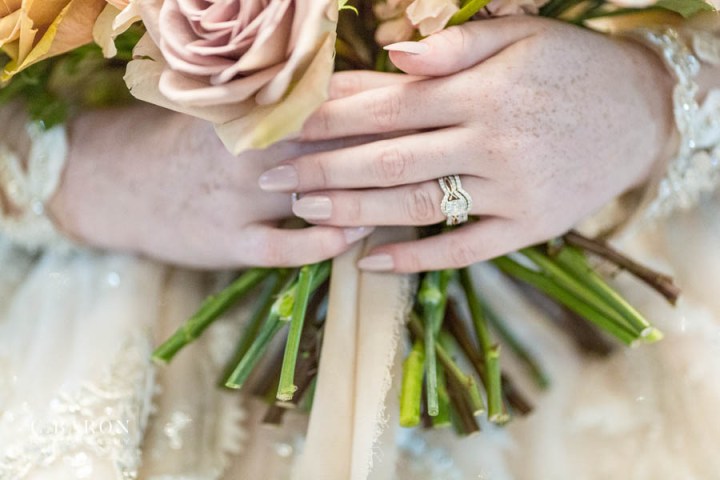 Gorgeous summer wedding editorial at Sandlewood Manor in Tomball