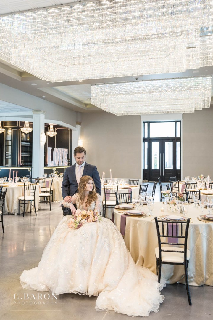 Gorgeous summer wedding editorial at Sandlewood Manor in Tomball