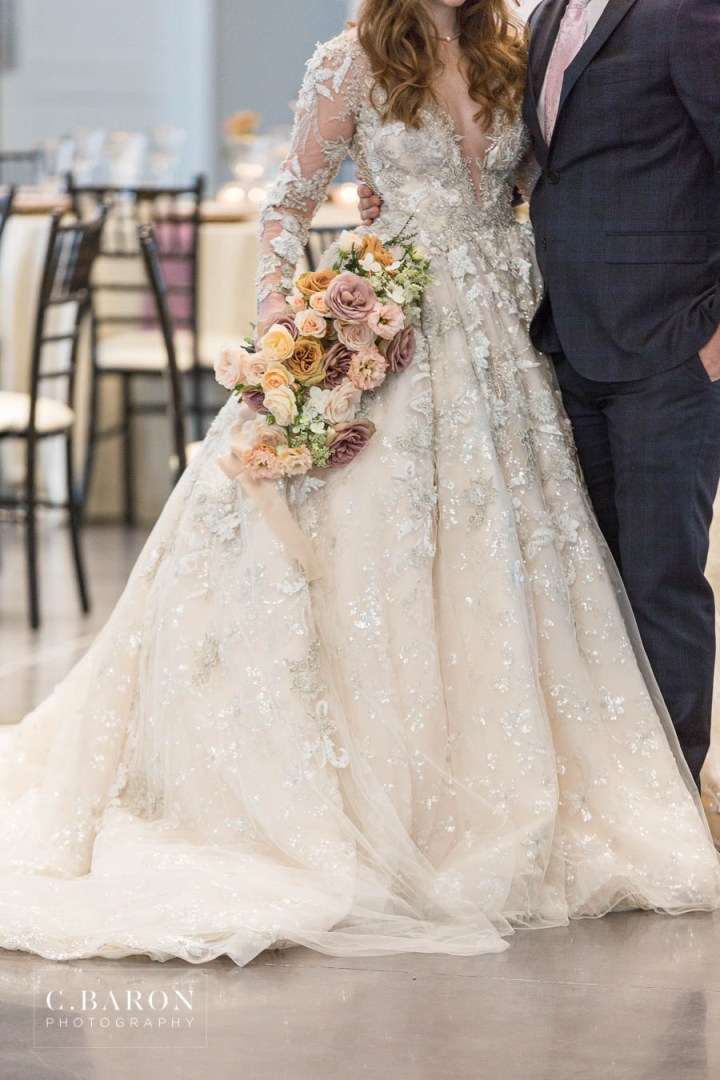 Gorgeous summer wedding editorial at Sandlewood Manor in Tomball