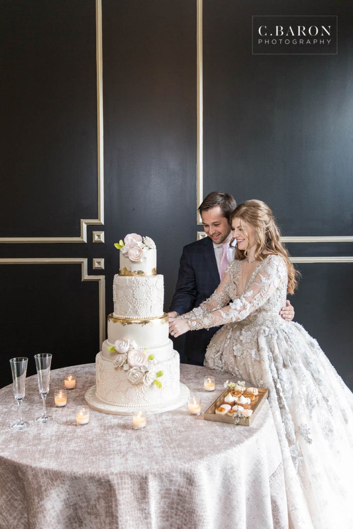 Gorgeous summer wedding editorial at Sandlewood Manor in Tomball