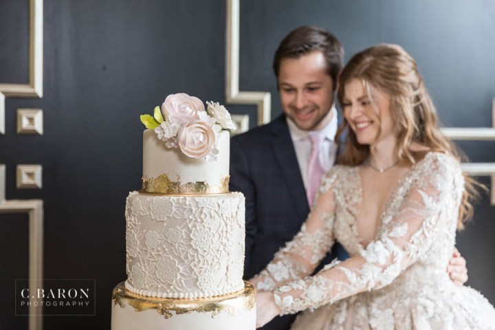 Gorgeous summer wedding editorial at Sandlewood Manor in Tomball