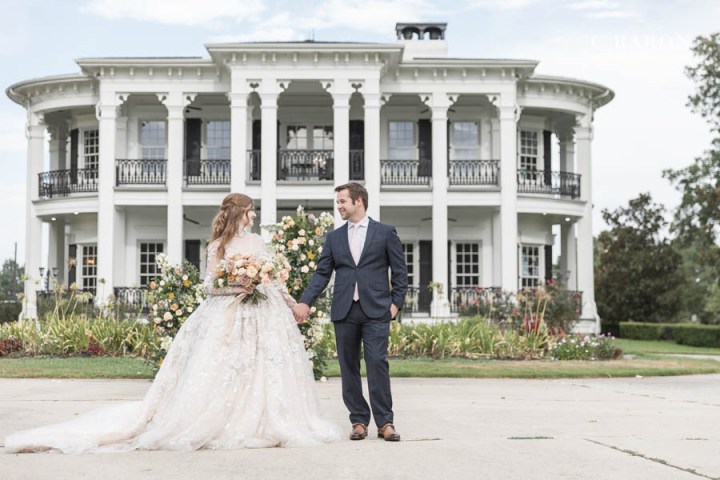 Gorgeous summer wedding editorial at Sandlewood Manor in Tomball