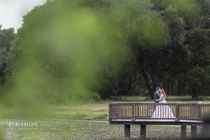Gorgeous summer wedding editorial at Sandlewood Manor in Tomball