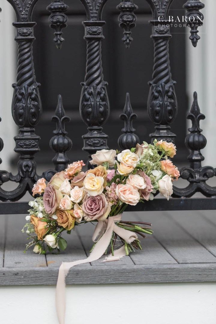 Gorgeous summer wedding editorial at Sandlewood Manor in Tomball