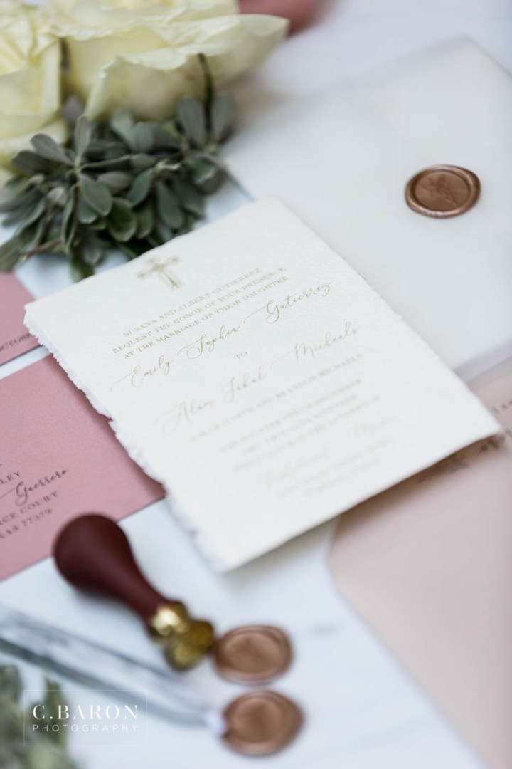 Gorgeous summer wedding editorial at Sandlewood Manor in Tomball