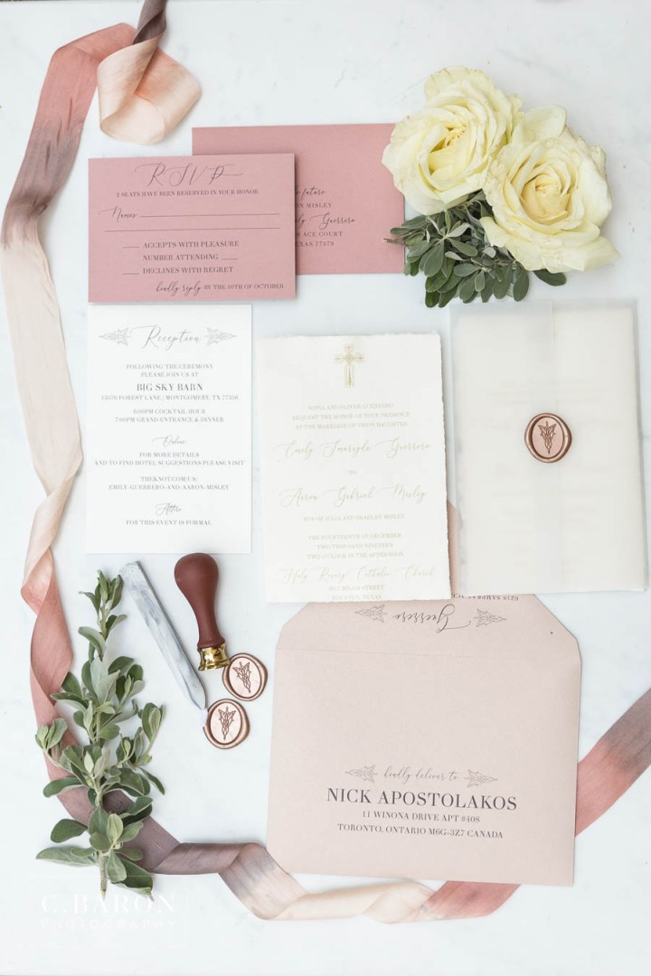 Gorgeous summer wedding editorial at Sandlewood Manor in Tomball