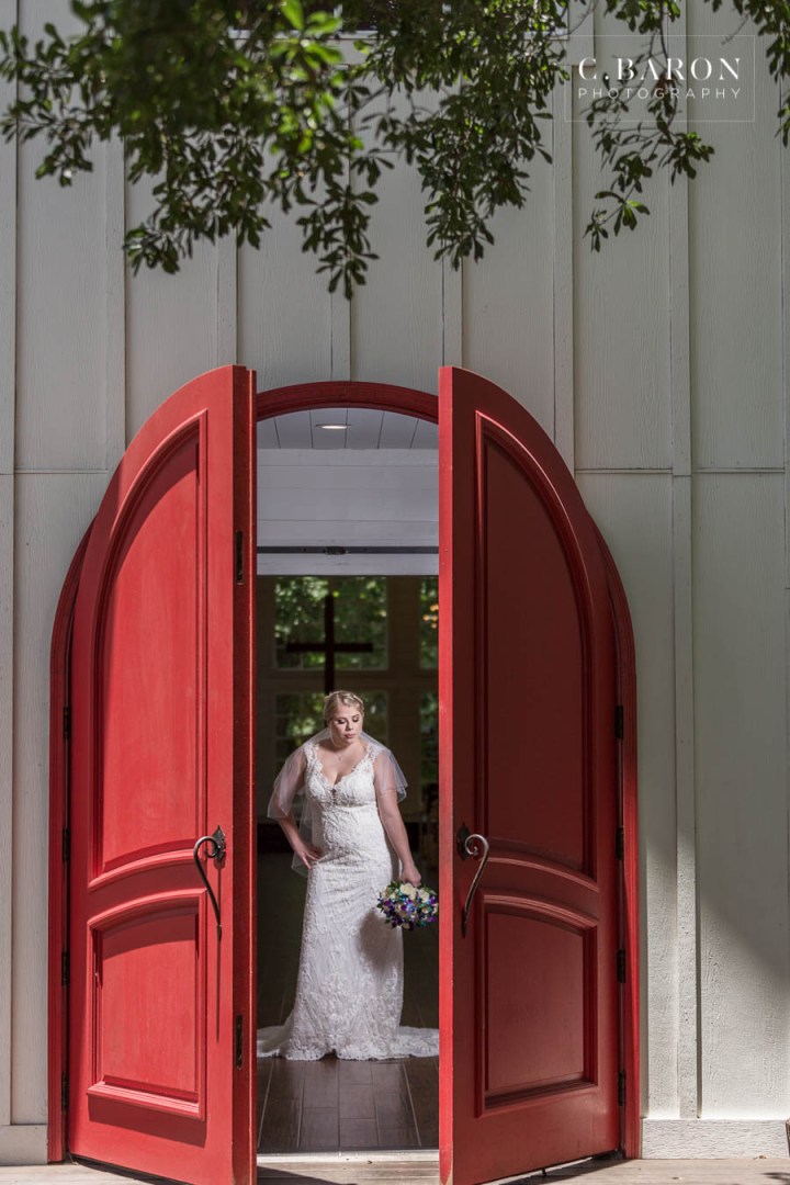 Pretty bridals at the Carriage House in Conroe Texas outside of
