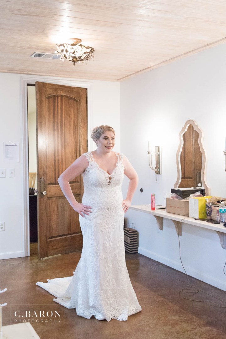Fun summer wedding at the Carriage House in Conroe Texas