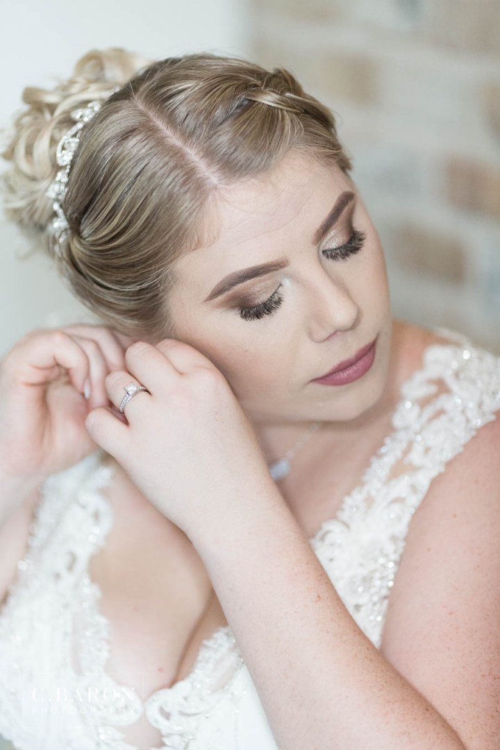 Fun summer wedding at the Carriage House in Conroe Texas