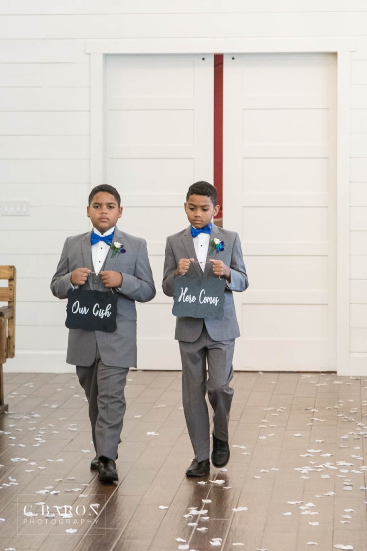 Fun summer wedding at the Carriage House in Conroe Texas