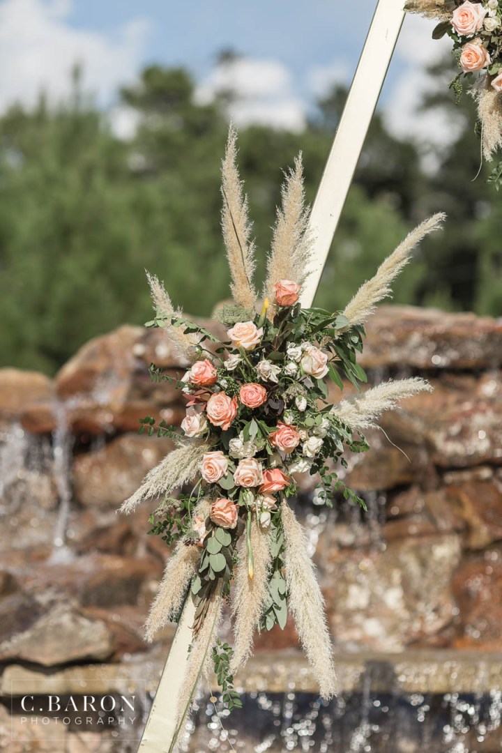 Pretty wedding editorial at the Falls Event Center in Waller Tex