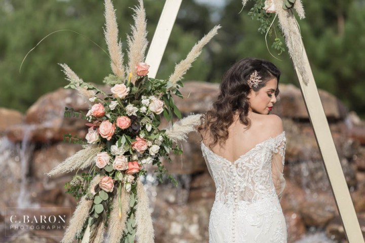 Pretty wedding editorial at the Falls Event Center in Waller Tex