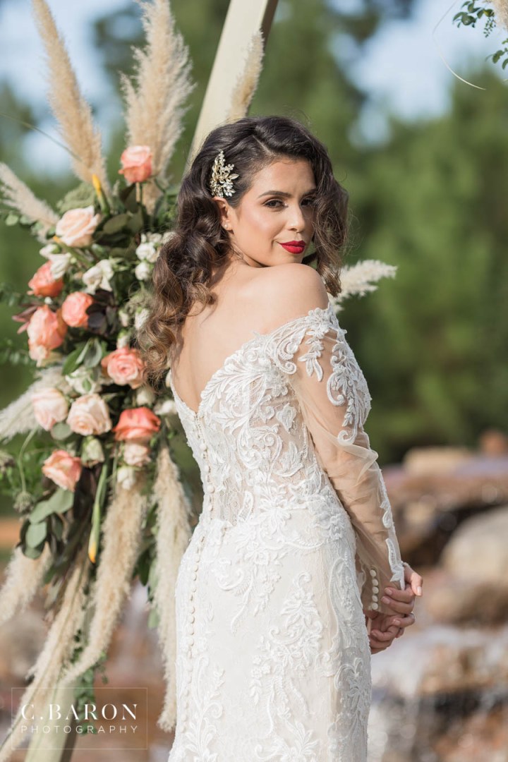 Pretty wedding editorial at the Falls Event Center in Waller Tex