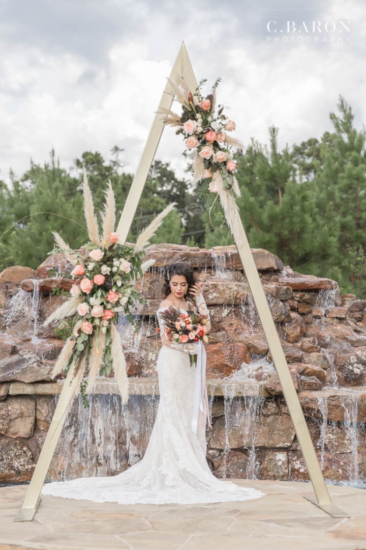 Pretty wedding editorial at the Falls Event Center in Waller Tex
