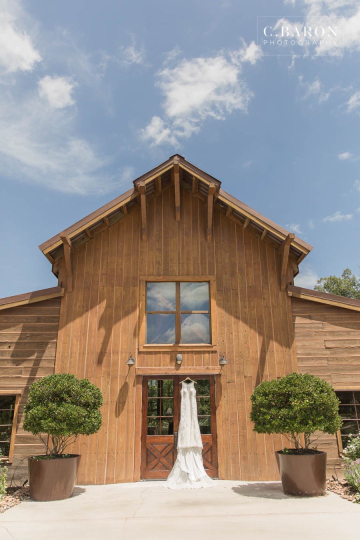 Fun Summer Wedding at Big Sky Barn in Montgomery Texas near Lake