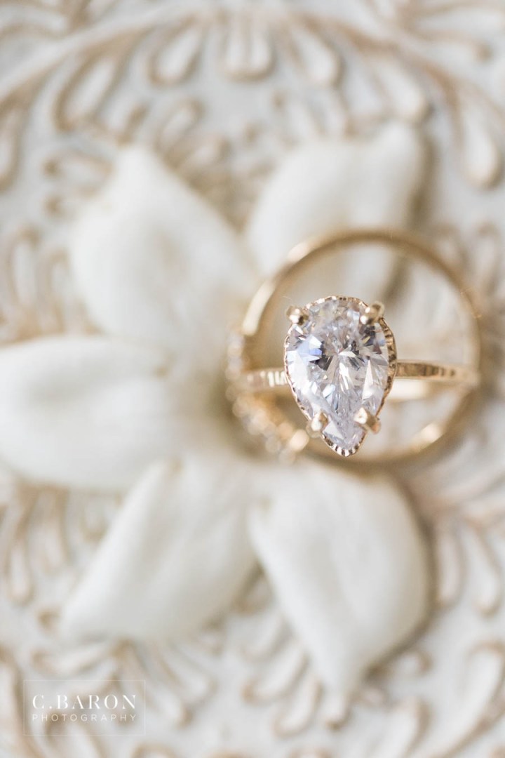 Gorgeous wedding editorial at Meekersmark near Houston Texas spo