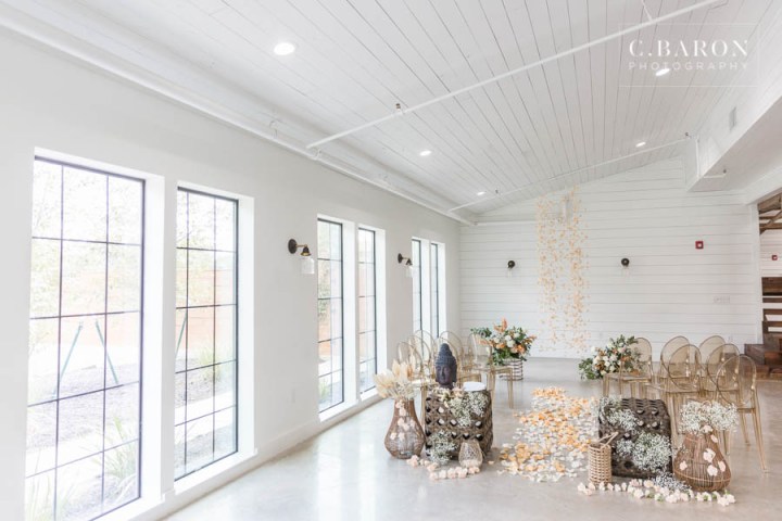 Gorgeous wedding editorial at Meekersmark near Houston Texas spo