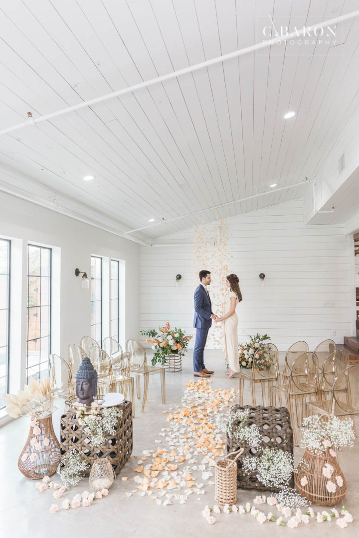 Gorgeous wedding editorial at Meekersmark near Houston Texas spo