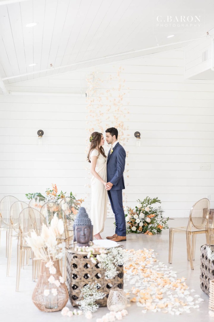 Gorgeous wedding editorial at Meekersmark near Houston Texas spo