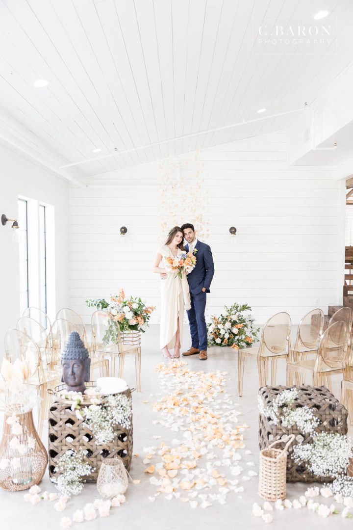 Gorgeous wedding editorial at Meekersmark near Houston Texas spo